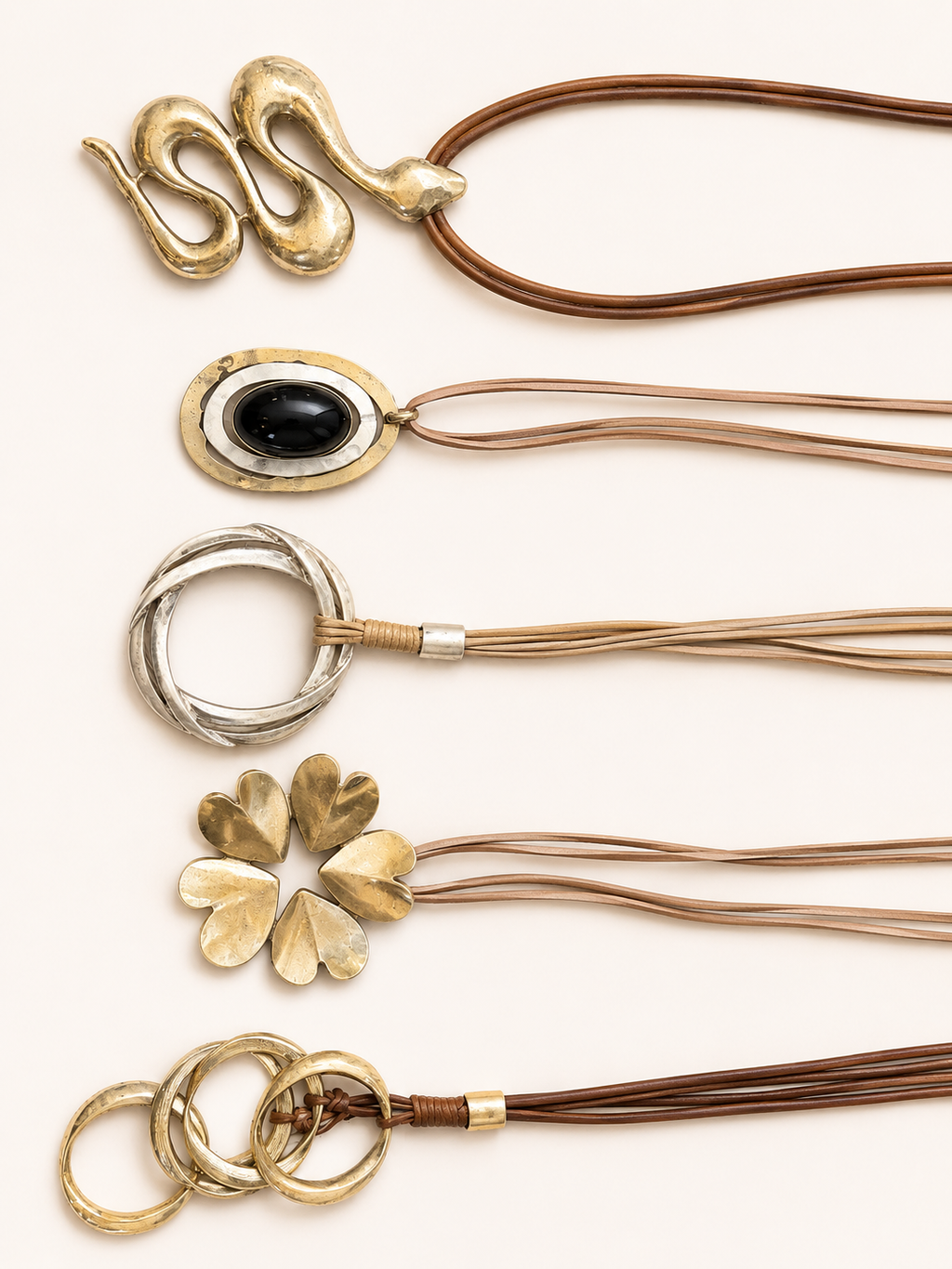 Le Collier Composition