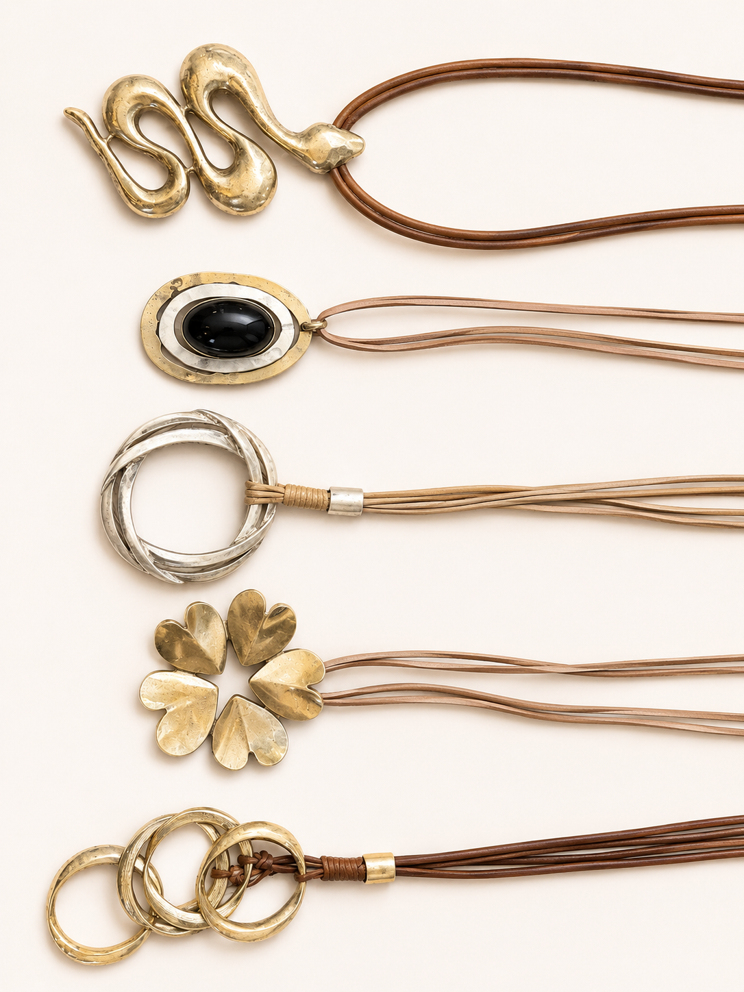 Le Collier Composition