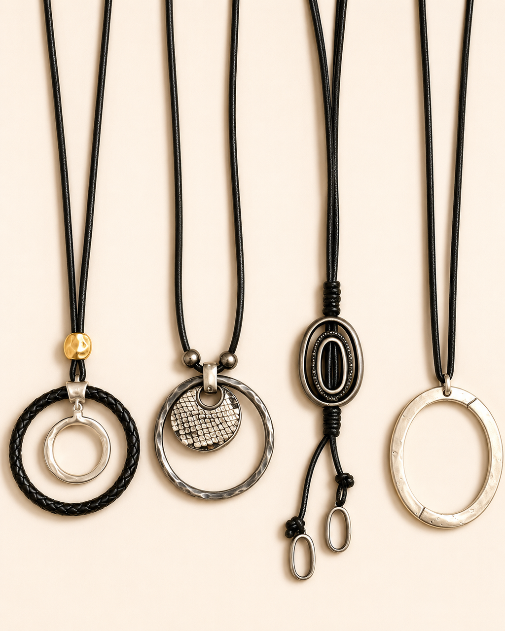 Le Collier Composition