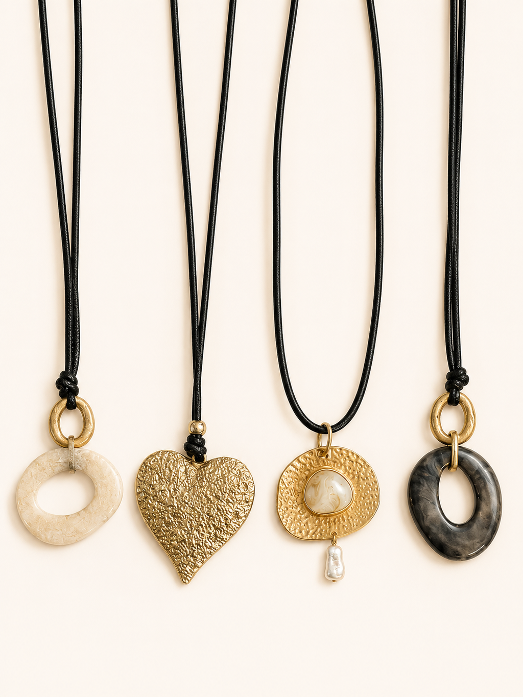 Le Collier Composition