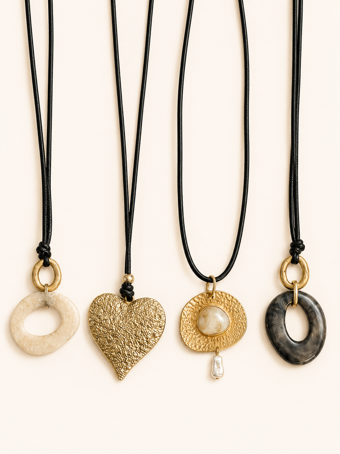 Le Collier Composition