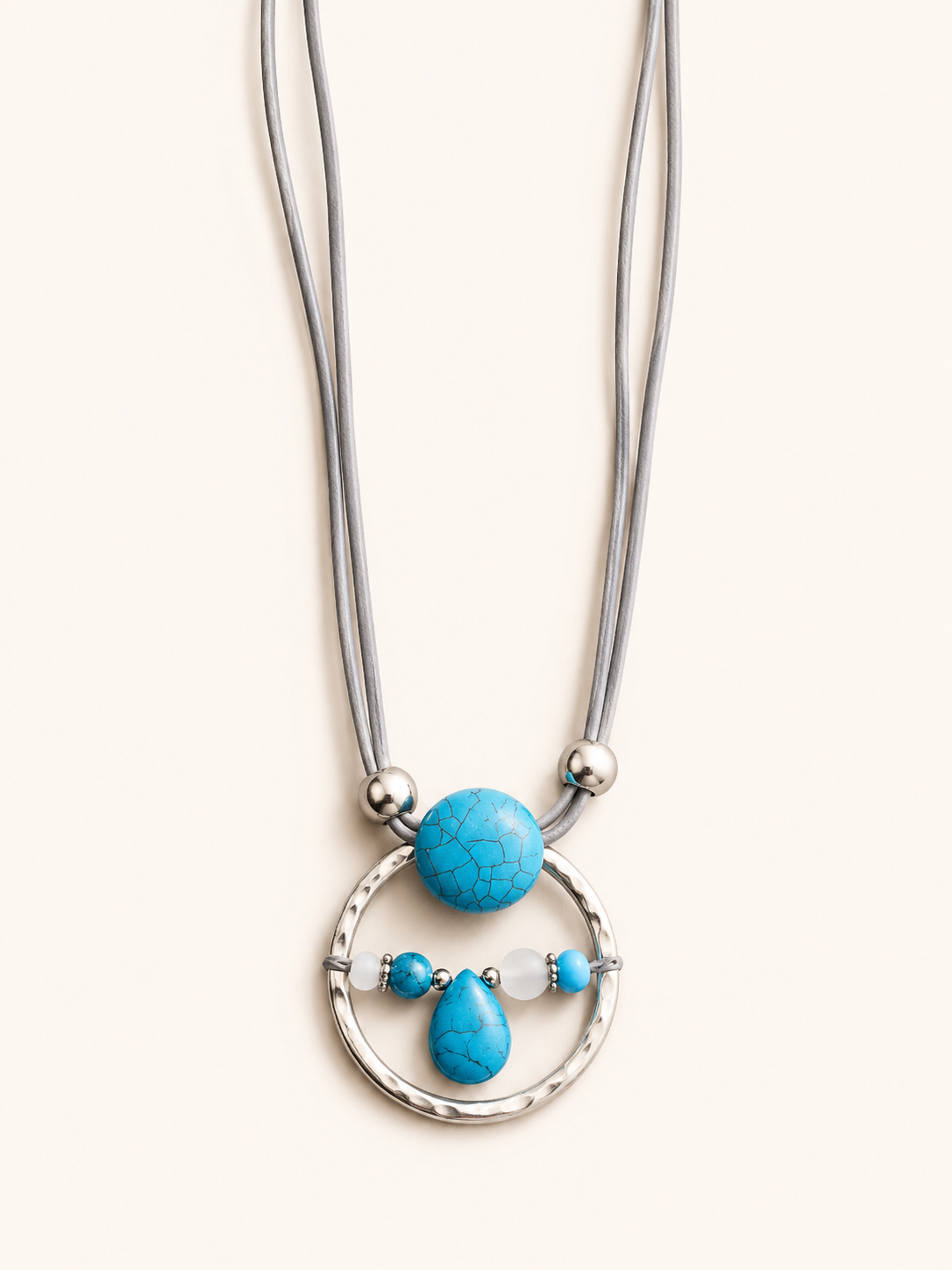 Le Collier Composition
